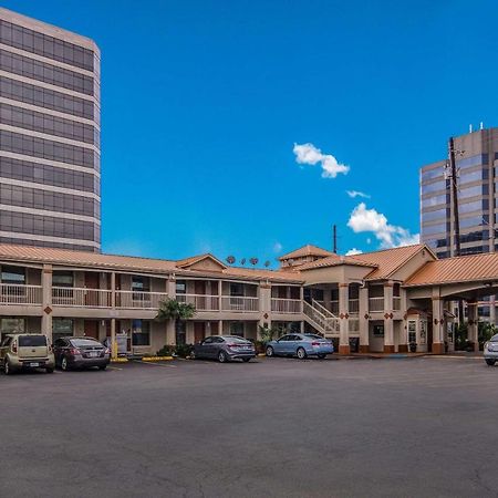 Quality Inn & Suites Dallas-Cityplace Exteriör bild