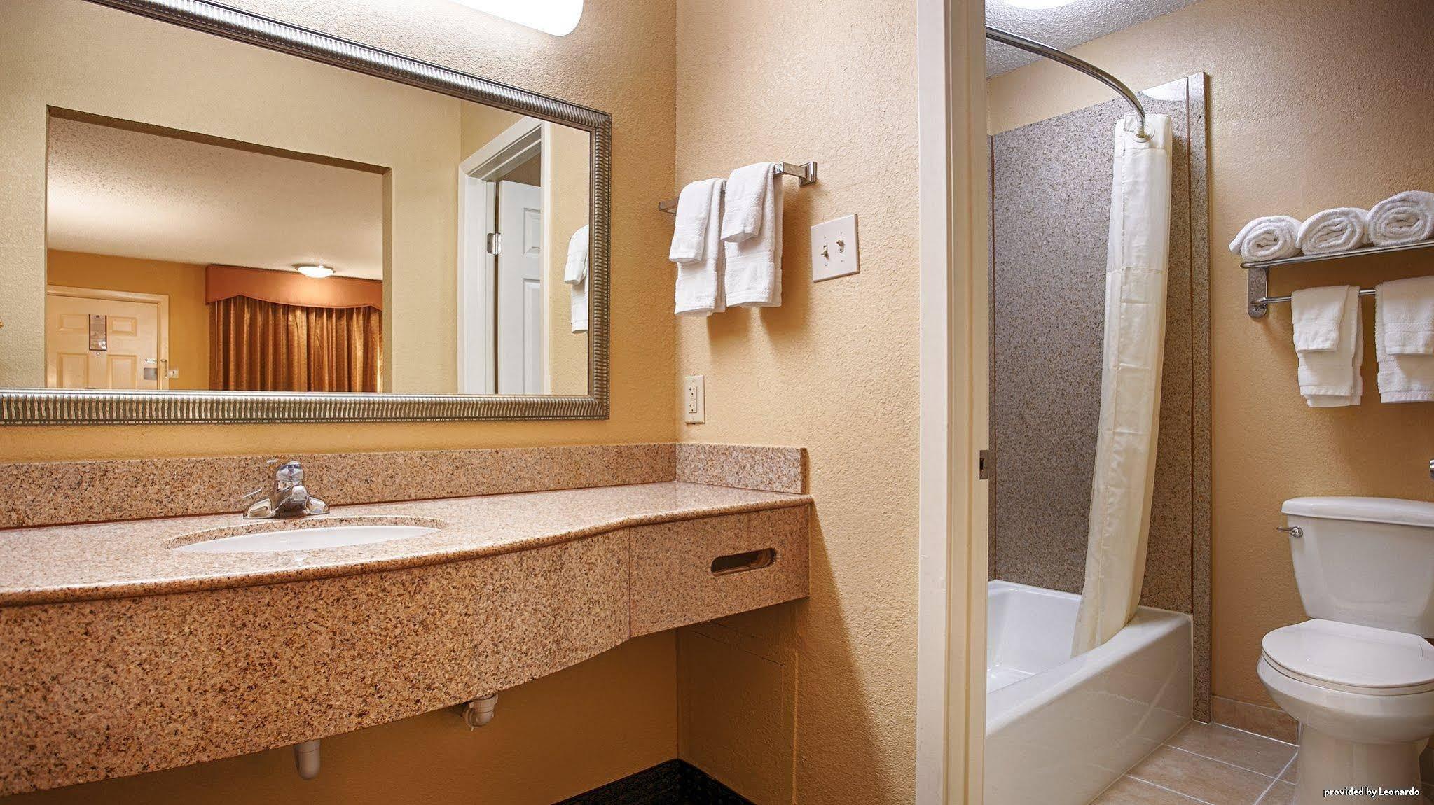 Quality Inn & Suites Dallas-Cityplace Exteriör bild