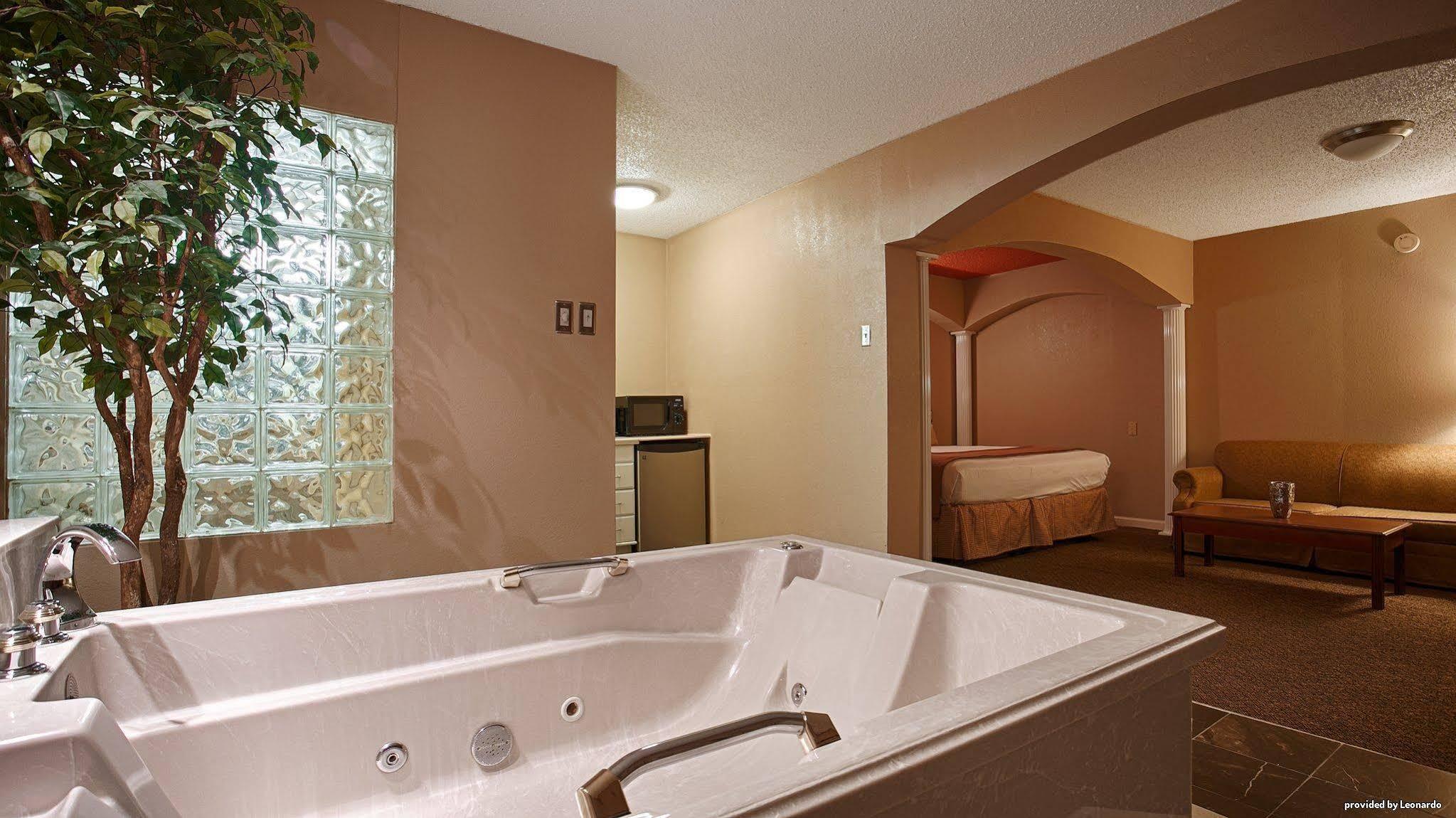 Quality Inn & Suites Dallas-Cityplace Exteriör bild