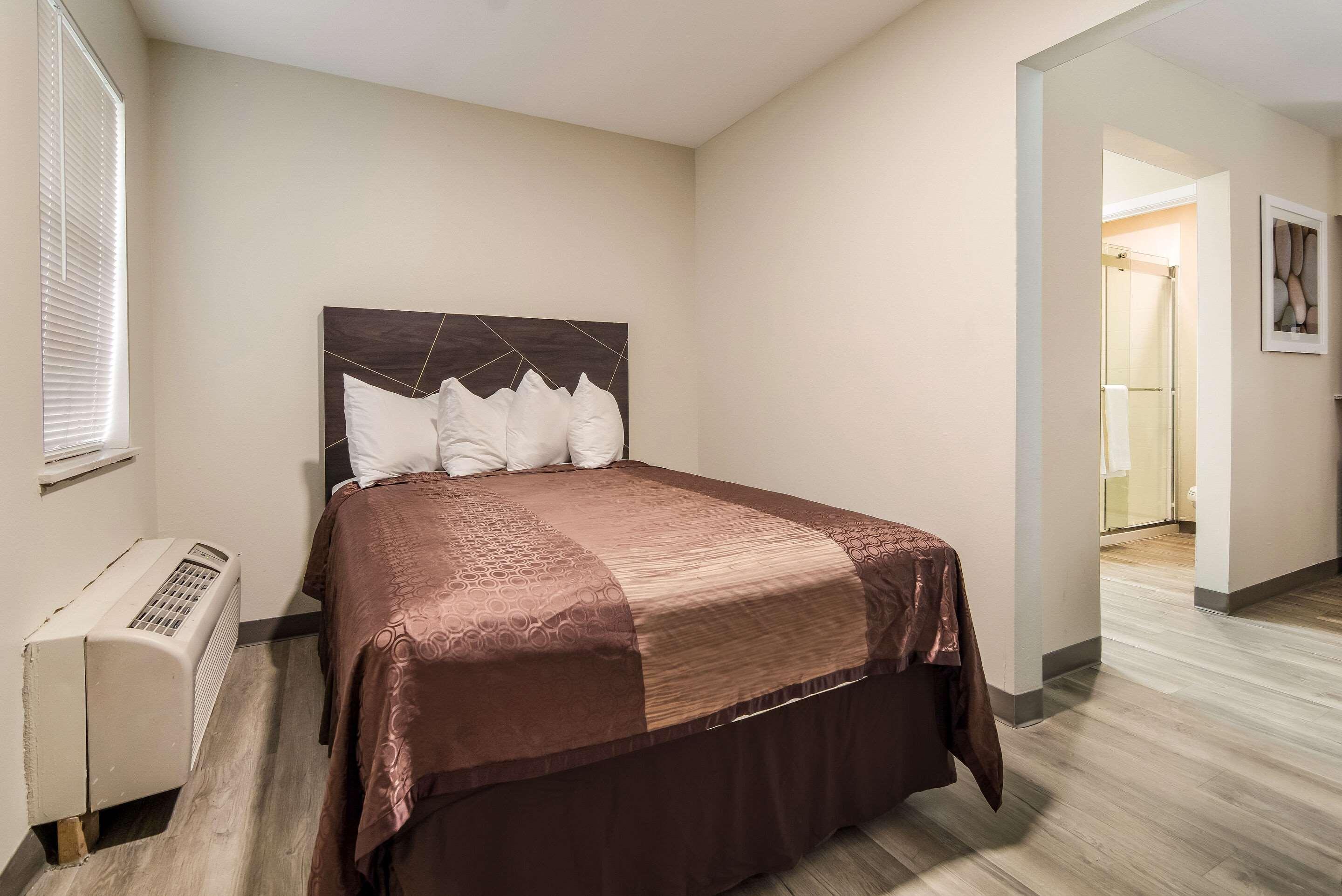Quality Inn & Suites Dallas-Cityplace Exteriör bild