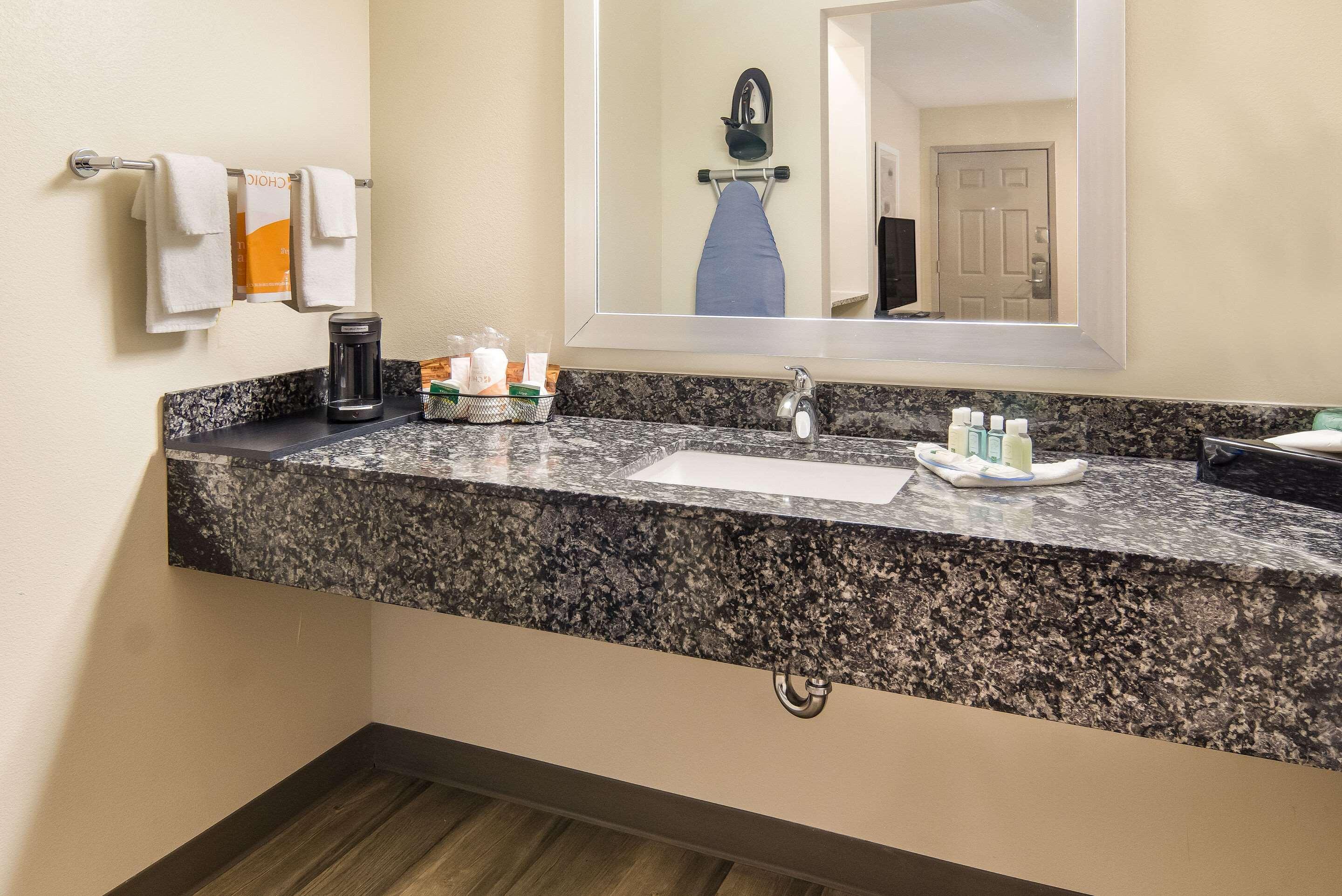 Quality Inn & Suites Dallas-Cityplace Exteriör bild