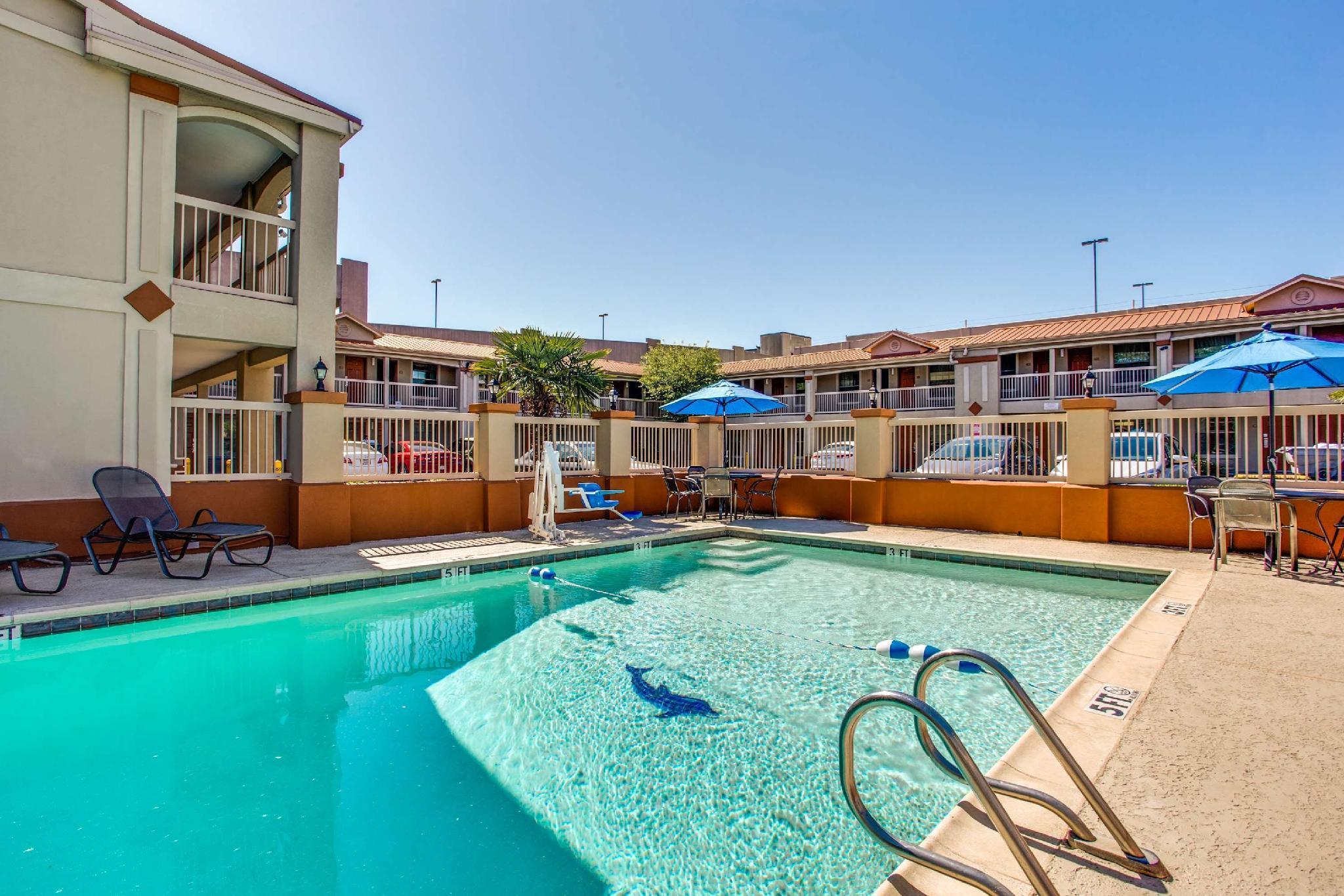 Quality Inn & Suites Dallas-Cityplace Exteriör bild