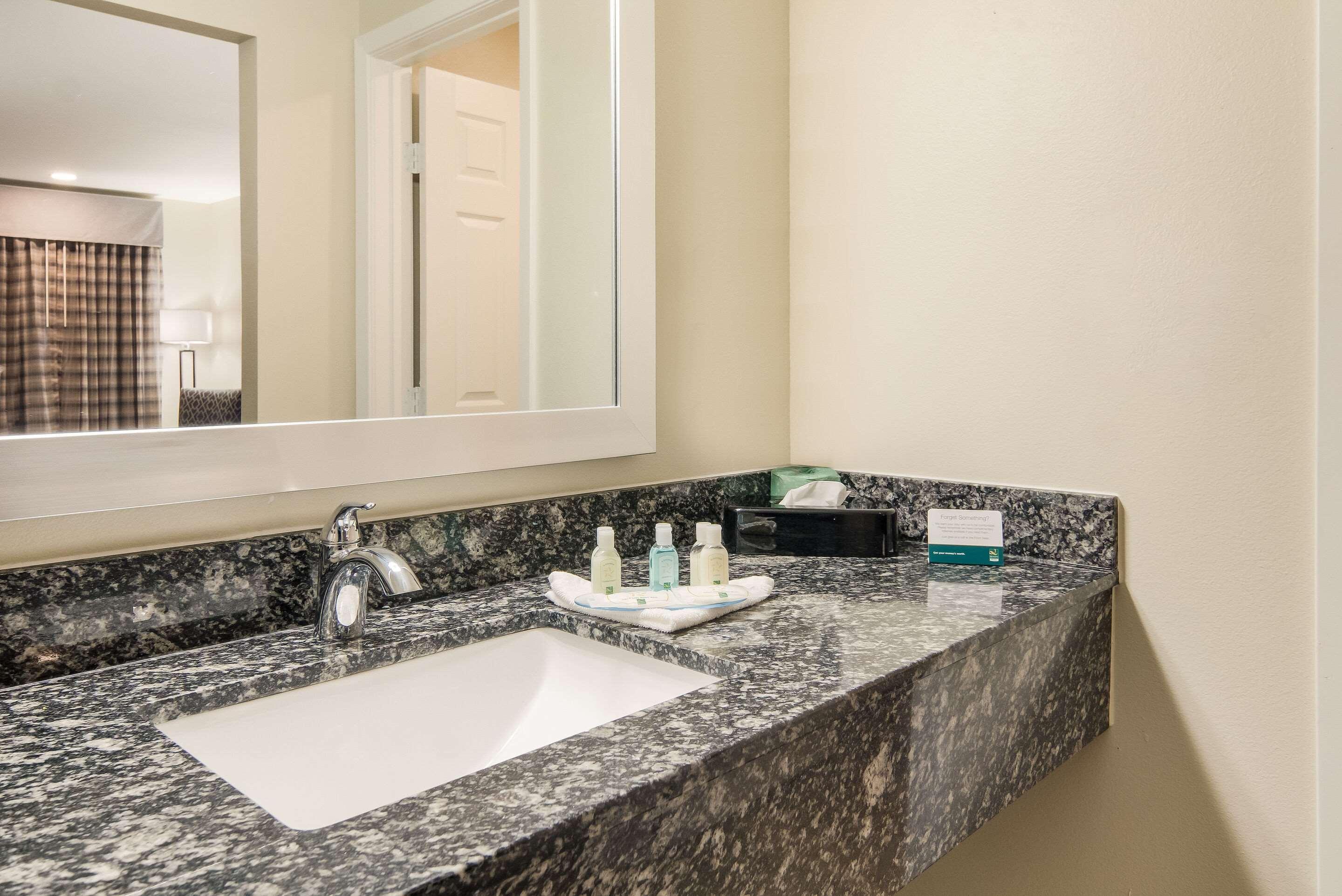 Quality Inn & Suites Dallas-Cityplace Exteriör bild