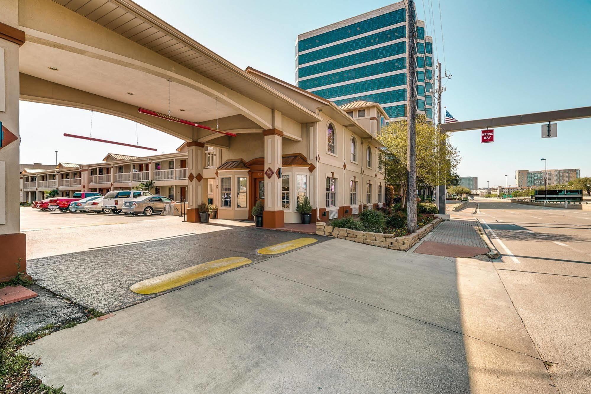 Quality Inn & Suites Dallas-Cityplace Exteriör bild